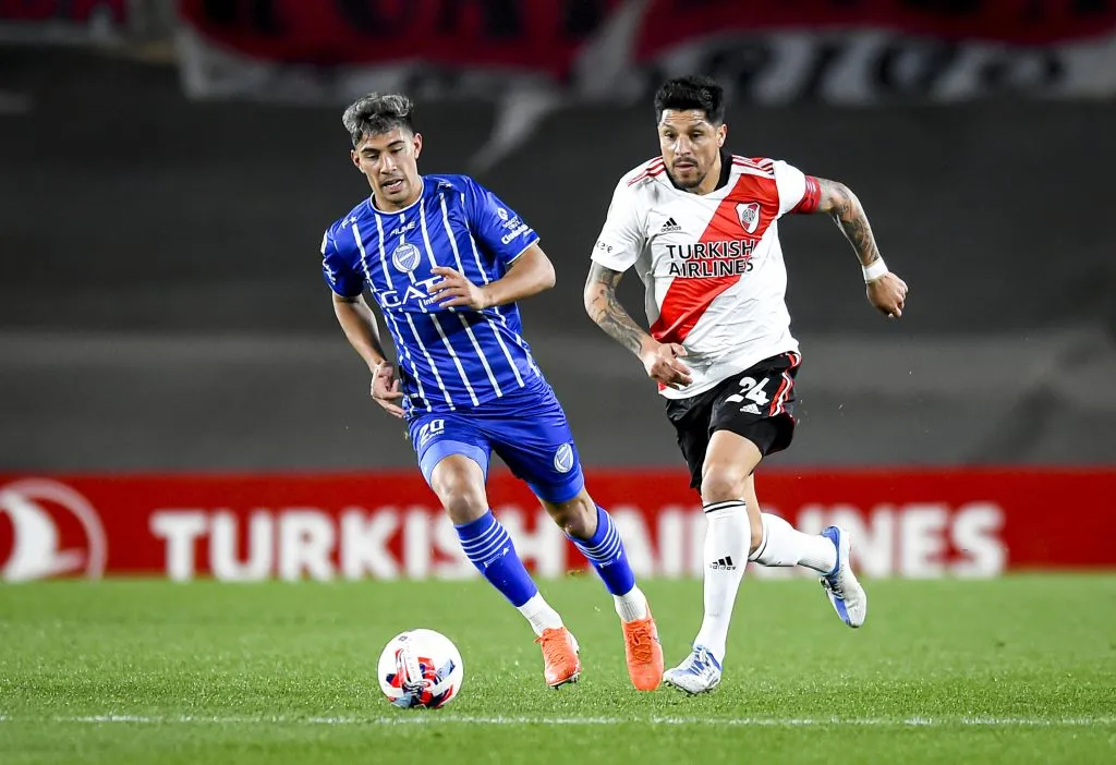 Salomón Rodríguez, do Godoy Cruz, em partida contra o River Plate (Photo by Marcelo Endelli/Getty Images)