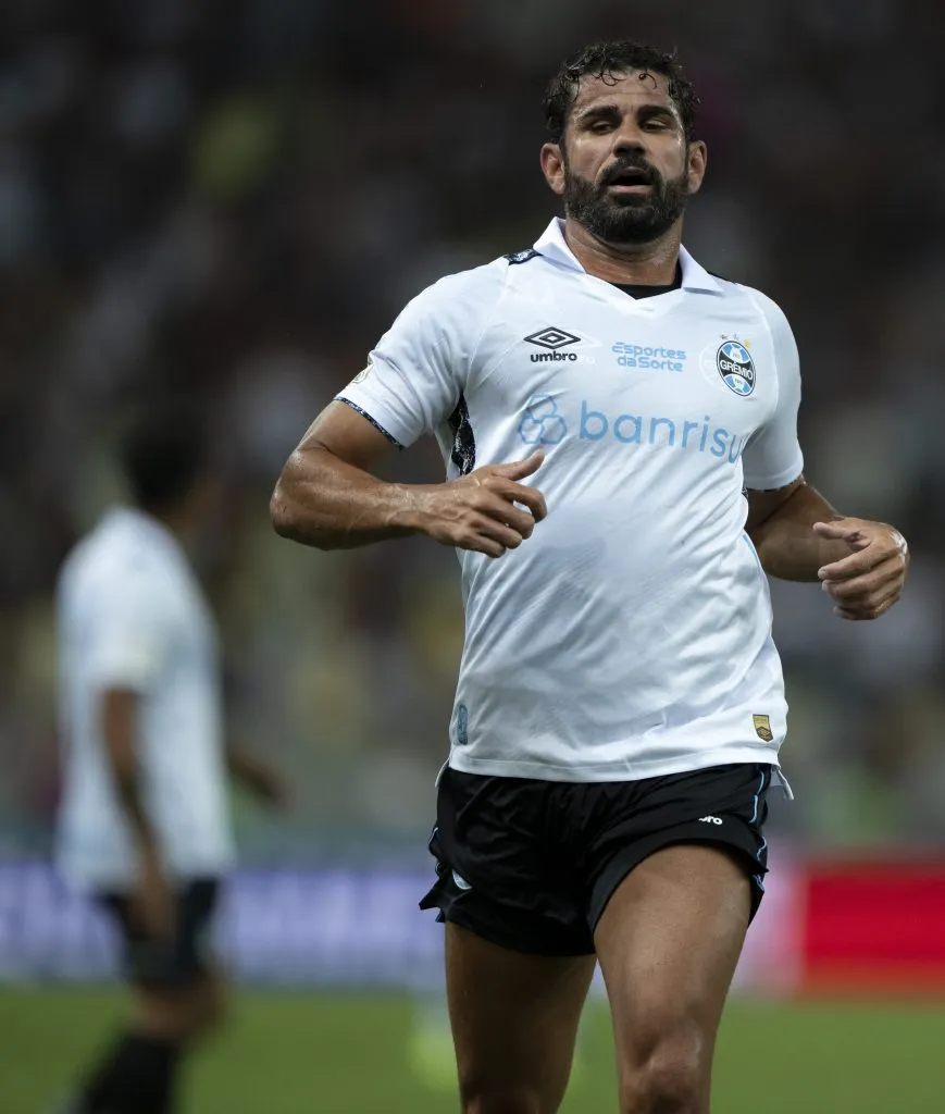 Diego Costa, jogador do Grêmio, durante partida contra o Fluminense (Foto: Jorge Rodrigues/AGIF)