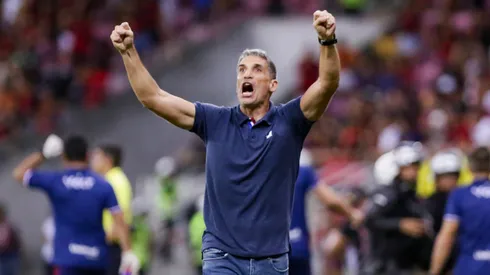 Juan Pablo Vojvoda, técnico do Fortaleza, durante partida contra o Sport pela Copa do Nordeste de 2024.