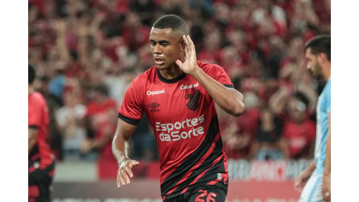 Erick durante confronto contra o Londrina no Campeonato Paranaense de 2024.