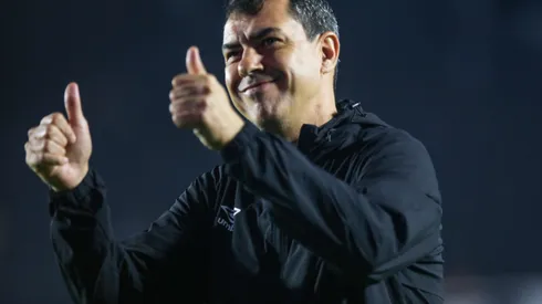 Carille durante confronto entre Sport x Santos na Série B de 2024.