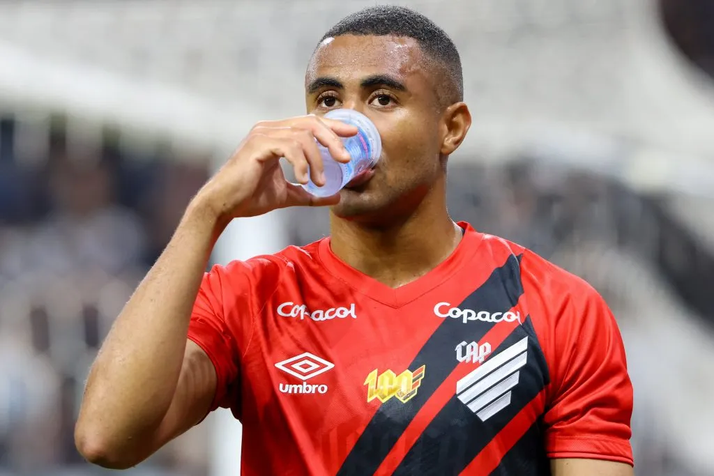 SP – SAO PAULO – 17/10/2024 – BRASILEIRO A 2024, CORINTHIANS X ATHLETICO-PR – jogador Erick do Athletico-PR durante partida contra o Corinthians no estadio Arena Corinthians pelo campeonato Brasileiro A 2024. Foto: Joisel Amaral/AGIF