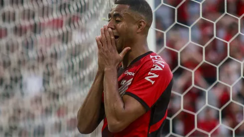 Erick durante confronto contra o Internacional no Brasileirão de 2022.