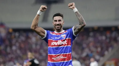 Lucero, jogador do Fortaleza, comemora seu gol durante partida contra o Palmeiras, pelo Brasileirão Betano.