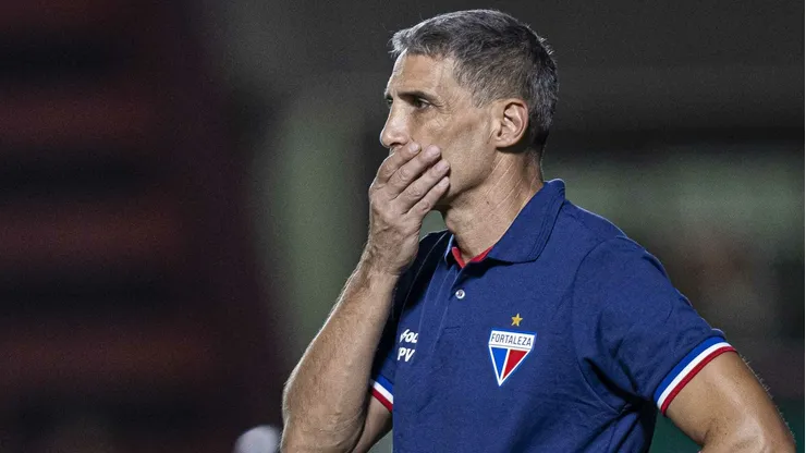 Vojvoda, técnico do Fortaleza, durante partida contra o Atletico-GO pelo Brasileirão Betano.
