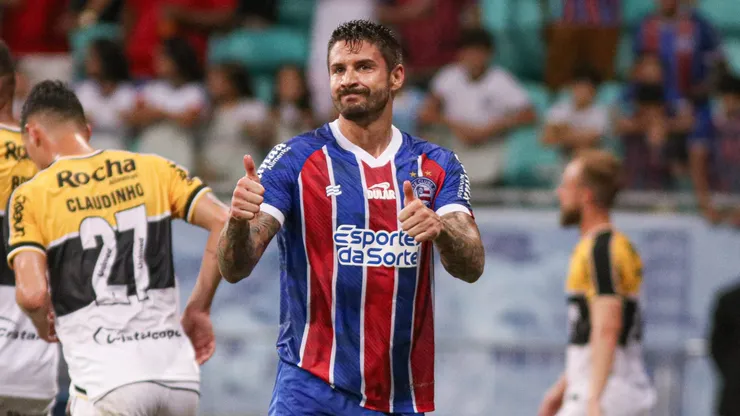 Everaldo, jogador do Bahia, lamenta durante partida contra o Criciúma (Foto: Renan Oliveira/AGIF)