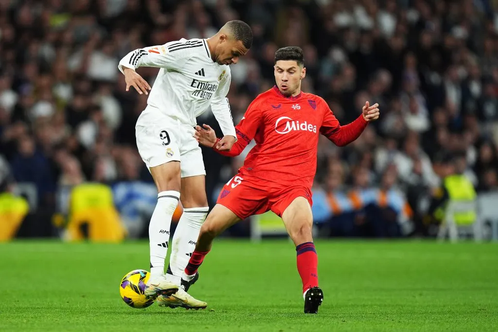 Gonzalo Montiel em partida contra o Real Madrid (Photo by Angel Martinez/Getty Images)