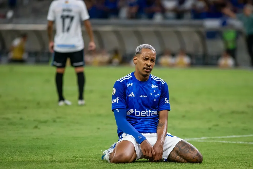 Matheus Pereira, jogador do Cruzeiro, durante partida contra o Grêmio (Foto: Fernando Moreno/AGIF)