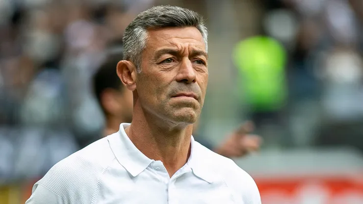 Pedro Caixinha, futuro técnico do Grêmio, durante partida pelo RB Bragantino contra o Atletico-MG, no Brasileirão Betano.