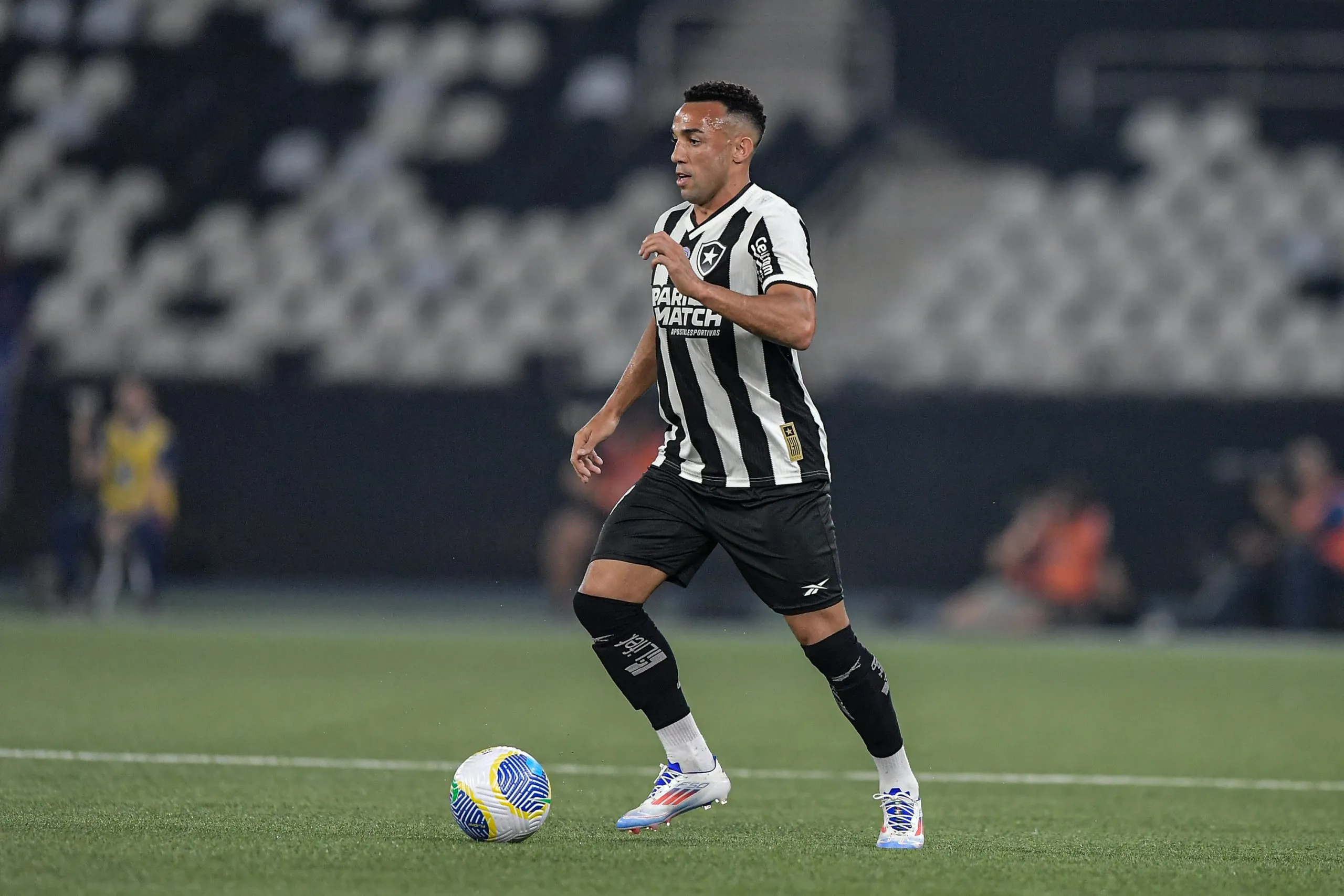 Marçal fez uma boa partida – Foto: Thiago Ribeiro/AGIF.