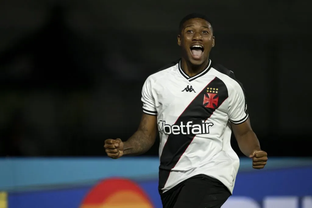 Leandrinho deve permanecer no Vasco em 2025 e clube enxerga ele como uma “mina de ouro”. Foto: Jorge Rodrigues/AGIF