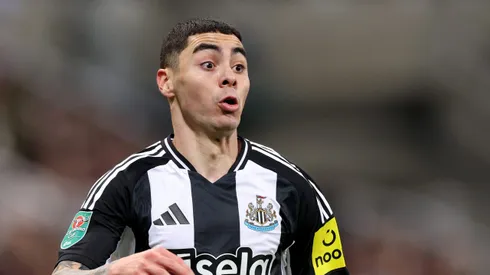 Miguel Almirón, do Newcastle United, contra o Brentford (Photo by Carl Recine/Getty Images)