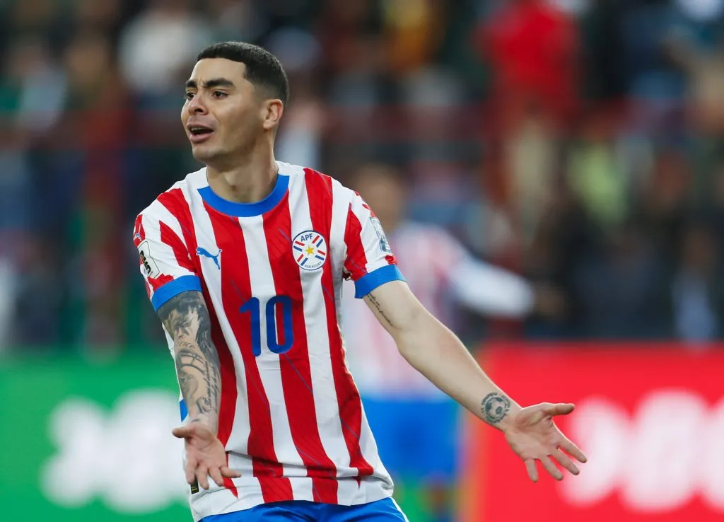 Miguel Almirón em partida pela seleção paraguaia (Photo by Gaston Brito Miserocchi/Getty Images)