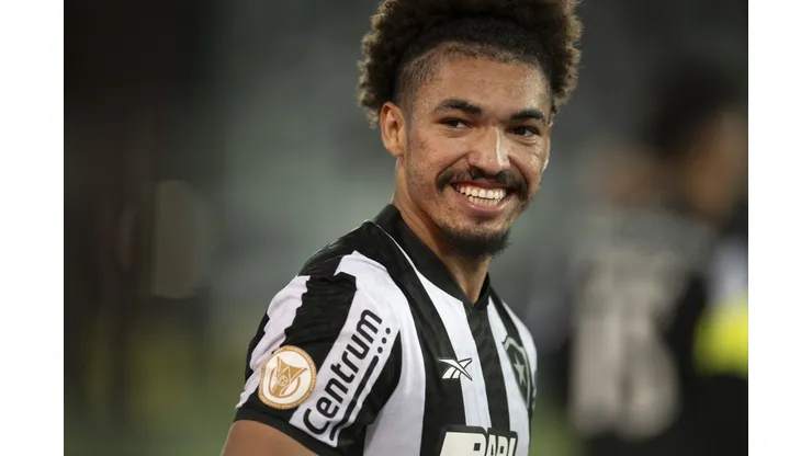 Adryelson durante confronto contra o Internacional no Brasileirão 2023.