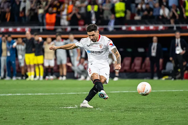 Gonzalo Montiel atuando no Sevilla-ESP – (Photo by Marvin Ibo Guengoer – GES Sportfoto/Getty Images)