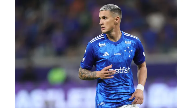 Mateus Vital durante confronto contra o Grêmio no Brasileirão 2024.