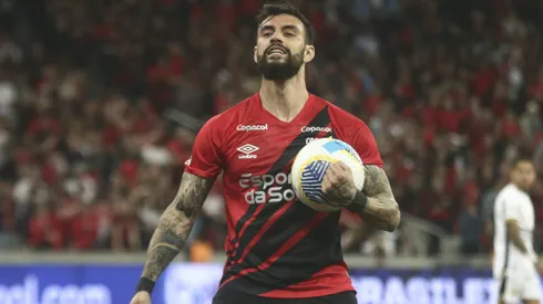 Mastriani, jogador do Athletico-PR, durante partida contra o Criciúma pelo Brasileirão Betano.