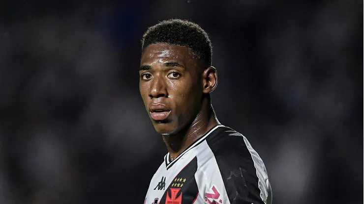 Léo pode sair do Vasco em 2025.