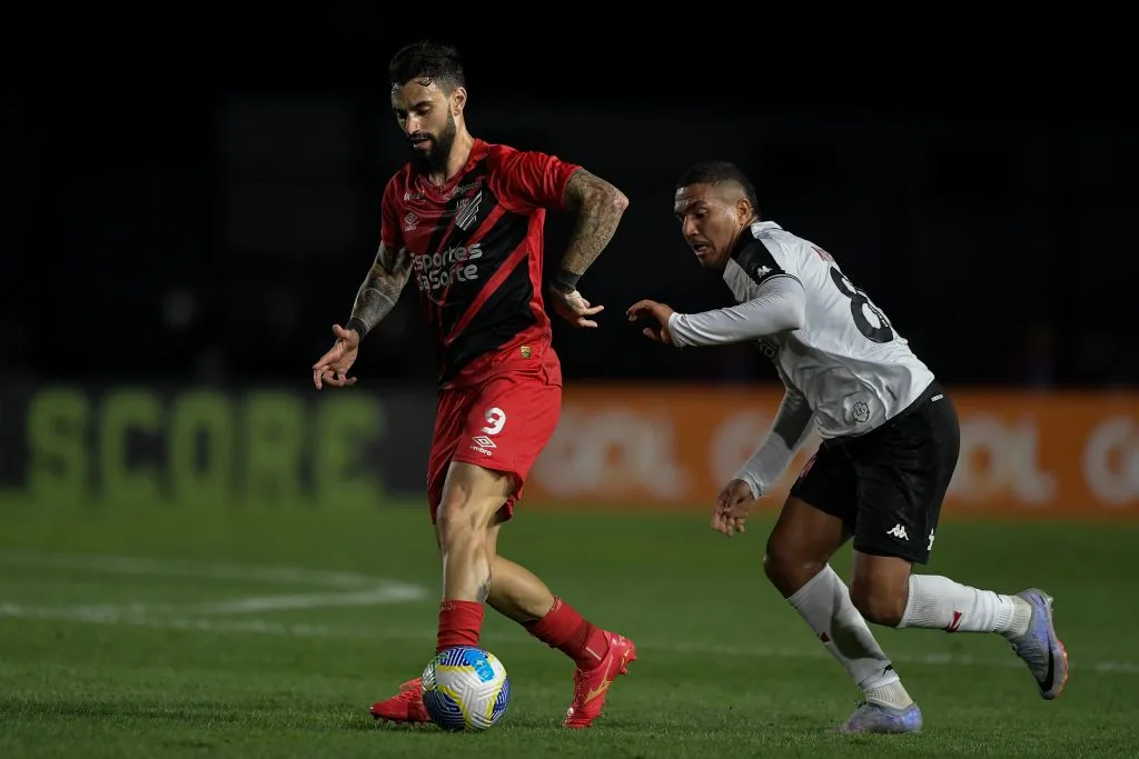 Mastriani, do Athletico, tem seu nome ligado a Vasco e Fortaleza. Foto: Thiago Ribeiro/AGIF