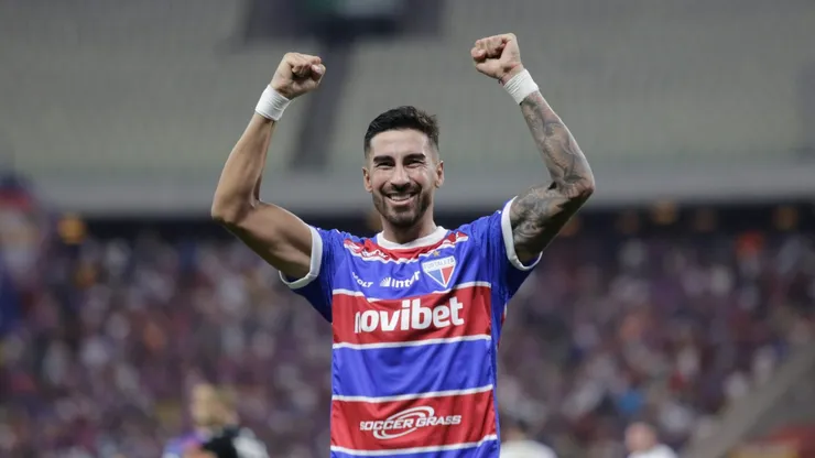 Lucero jogador do Fortaleza comemora seu gol durante partida contra o Palmeiras no estadio Arena Castelao pelo campeonato Brasileiro A 2024.