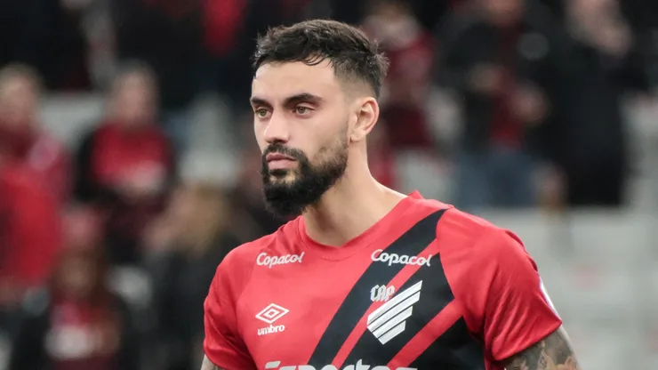 Mastriani, jogador do Athletico-PR, durante partida contra o Danubio (Foto: Robson Mafra/AGIF)