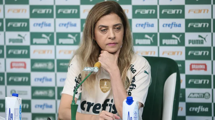 A Presidente do Palmeiras, Leila Pereira, durante coletiva de imprensa (Foto: Ettore Chiereguini/AGIF)
