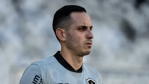 Gatito Fernández, goleiro do Botafogo, durante partida contra o Audax (Foto: Thiago Ribeiro/AGIF)