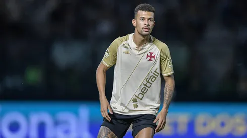 João Victor, jogador do Vasco, durante partida contra o Bahia (Foto: Thiago Ribeiro/AGIF)