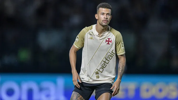 João Victor, jogador do Vasco, durante partida contra o Bahia (Foto: Thiago Ribeiro/AGIF)