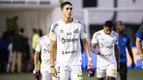 Jair Cunha, jogador do Santos, durante partida contra o São Paulo (Foto: Abner Dourado/AGIF)