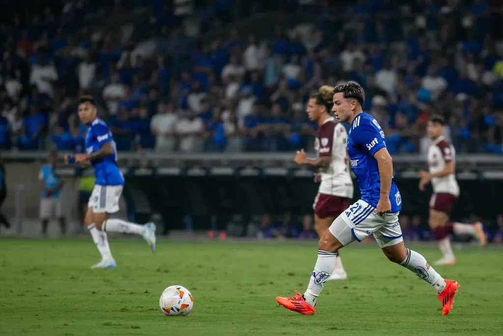 MG – BELO HORIZONTE – 23/10/2024 – COPA SUL-AMERICANA 2024, CRUZEIRO X LANUS – Barreal jogador do Cruzeiro durante partida contra o Lanus no estadio Mineirao pelo campeonato Copa Sul-Americana 2024. Foto: Fernando Moreno/AGIF