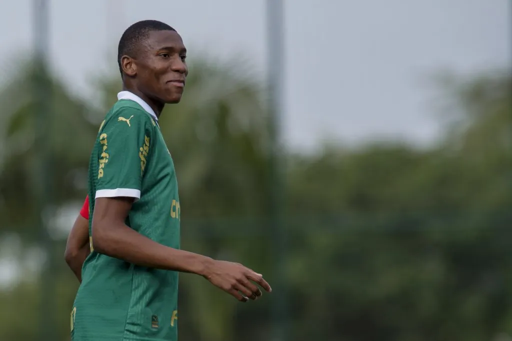 SP – GUARULHOS – 03/06/2024 – PAULISTA SUB-20 2024, PALMEIRAS X PORTUGUESA –  Patrick 
 jogador do Palmeiras durante partida contra o Portuguesa no estadio CT Academia de Futebol pelo campeonato Paulista Sub-20 2024. Foto: Anderson Romao/AGIF