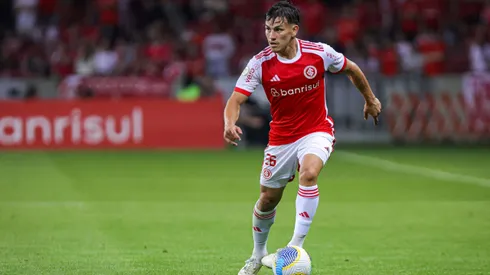 Bernabei jogador do Internacional durante partida contra o Vitoria no estadio Beira-Rio pelo campeonato Brasileiro A 2024.