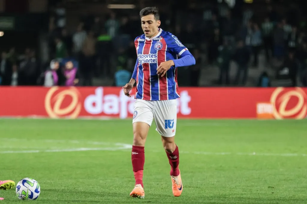 Léo Cittadini atuando pelo Bahia durante partida contra o Coritiba (Foto: Robson Mafra/AGIF)