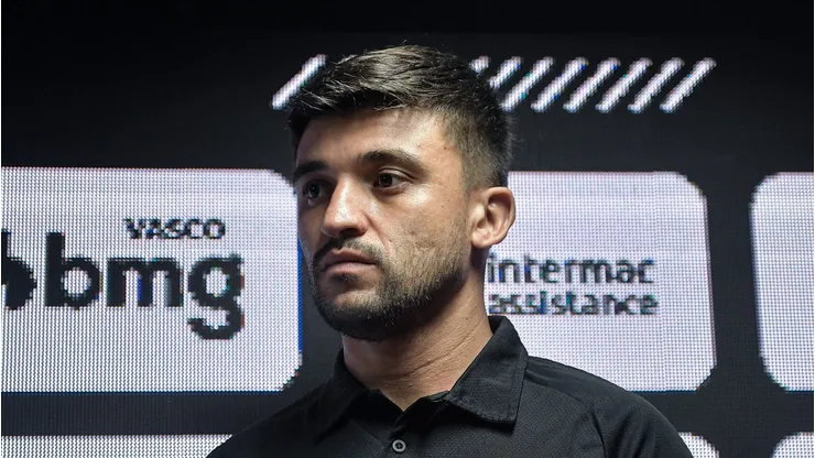 Victor Luís continua no Vasco.