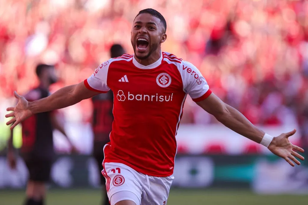 Wanderson jogador do Internacional comemora seu gol durante partida contra o Bragantino no Beira-Rio pelo campeonato Brasileiro A 2024. Foto: Maxi Franzoi/AGIF