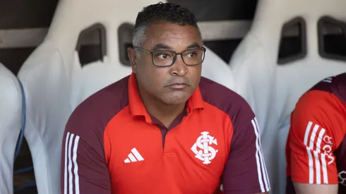Roger Machado durante confronto contra o Fortaleza no Brasileirão 2024.