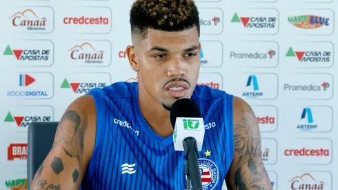 Foto: Felipe Oliveira / EC Bahia – Juninho durante entrevista coletiva no Bahia em 2020.