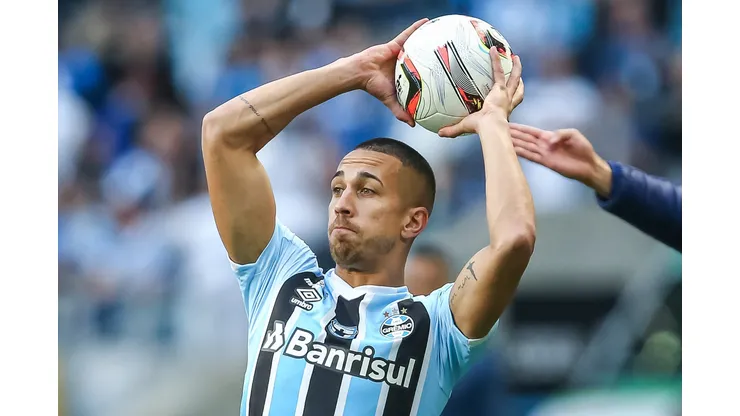 Nicolas jogador do Gremio durante partida contra o Cruzeiro no estadio Arena do Gremio pelo campeonato Brasileiro B 2022.