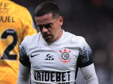 Cruzeiro surpreende e pode fechar com Fagner, do Corinthians