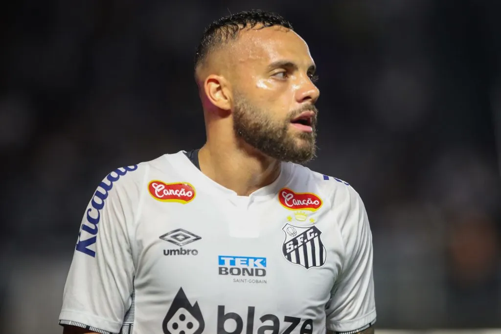 Guilherme, jogador do Santos, durante partida contra o Ceará (Foto: Reinaldo Campos/AGIF)