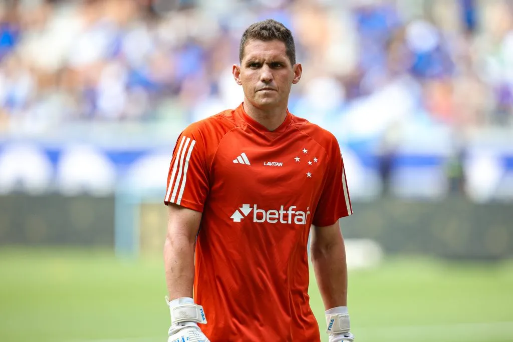 Rafael Cabral, jogador do Cruzeiro, durante aquecimento (Foto: Gilson Lobo/AGIF)