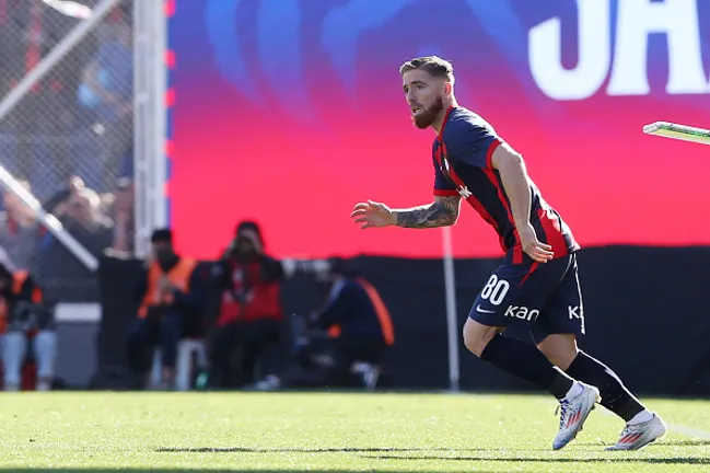 Iker Munain atuando no San Lorenzo (Photo by Daniel Jayo/Getty Images)