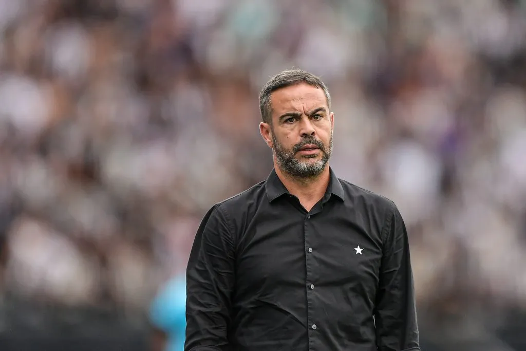 Artur Jorge durante partida contra o São Paulo no Campeonato Brasileiro A 2024. Foto: Thiago Ribeiro/AGIF