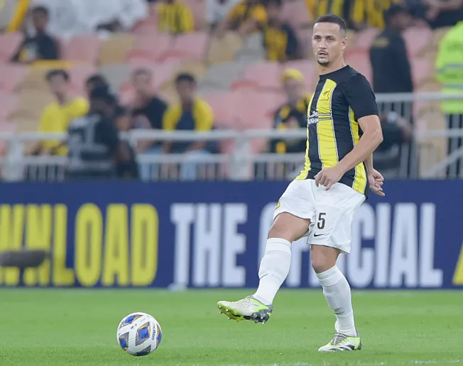 Luiz Felipe atuando no Al-Ittihad –  (Photo by Khalid Alhaj/MB Media/Getty Images)