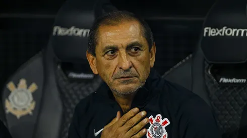 Ramón Díaz fica no Corinthians.