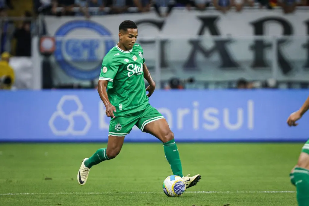 RS – PORTO ALEGRE – 20/11/2024 – BRASILEIRO A 2024, GREMIO X JUVENTUDE – Joao Lucas jogador do Juventude durante partida contra o Gremio no estadio Arena do Gremio pelo campeonato Brasileiro A 2024. Foto: Maxi Franzoi/AGIF