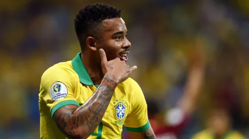 Gabriel Jesus jogador do Brasil disputa lance com jogador do Venezuela durante partida no estadio Fonte Nova pelo campeonato Copa America 2019.
