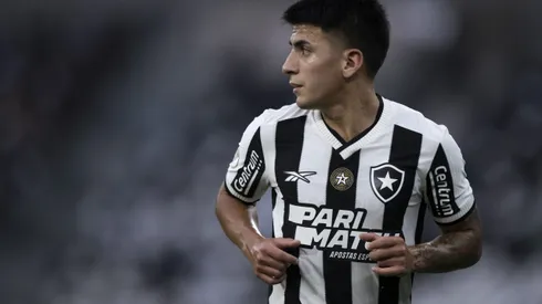 Thiago Almada durante confronto contra o Cuiabá no Brasileirão 2024.