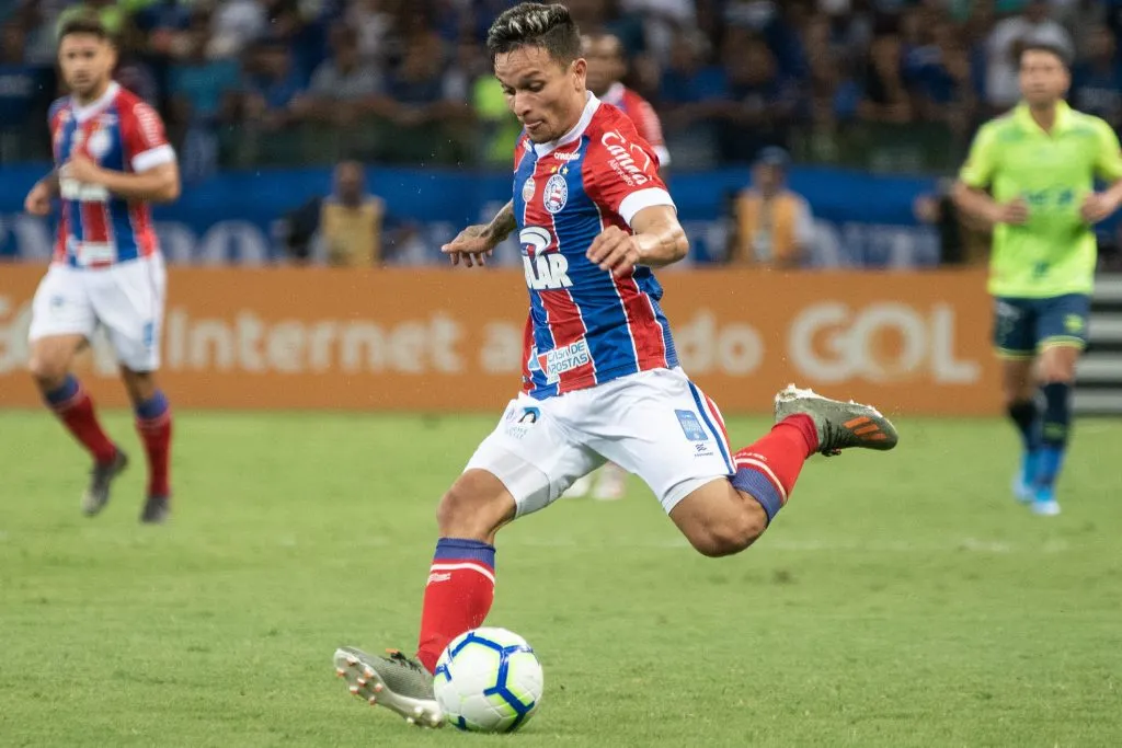 Artur Victor jogando no Bahia durante partida contra o Cruzeiro no Brasileiro A 2019 (Foto: Alessandra Torres/AGIF)